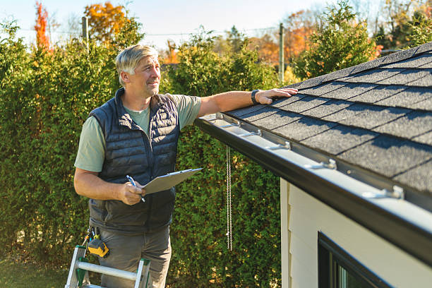Professional Commercial Roofing technician working in Spencerville, NM